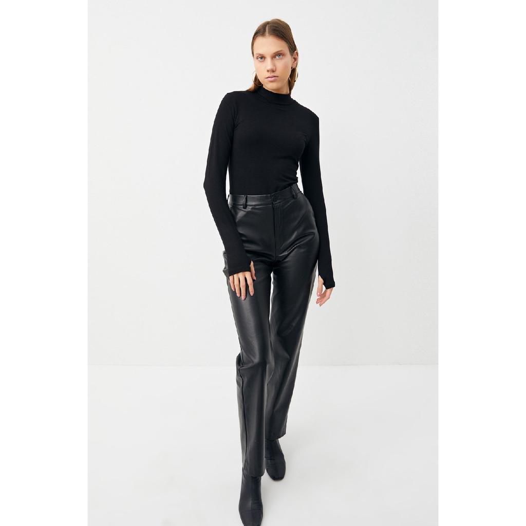 Schwarzer Damen-Body mit Fingerdetail