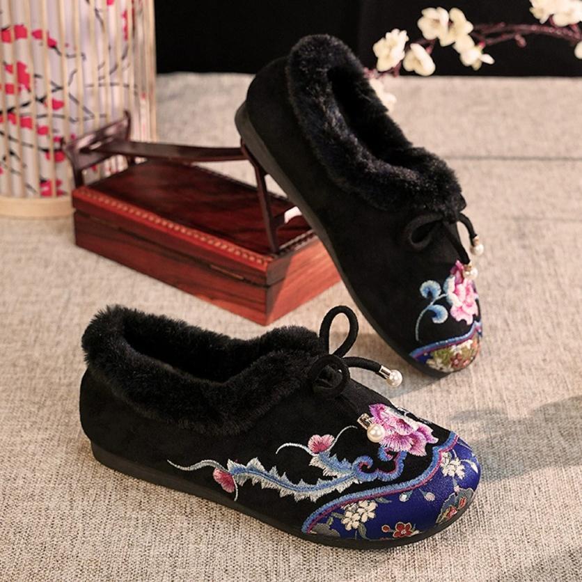 Autumn and Winter Retro Handmade Cloth Shoes, Women's Casual Embroidered Cotton Shoes, Women's Plus Velvet Winter Shoes, Plush Shoes