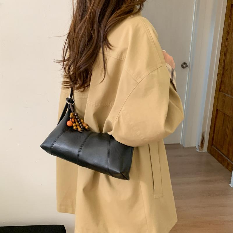 Underarm bag women's 2025 new fashion niche design sense shoulder handbag women's popular French baguette bag