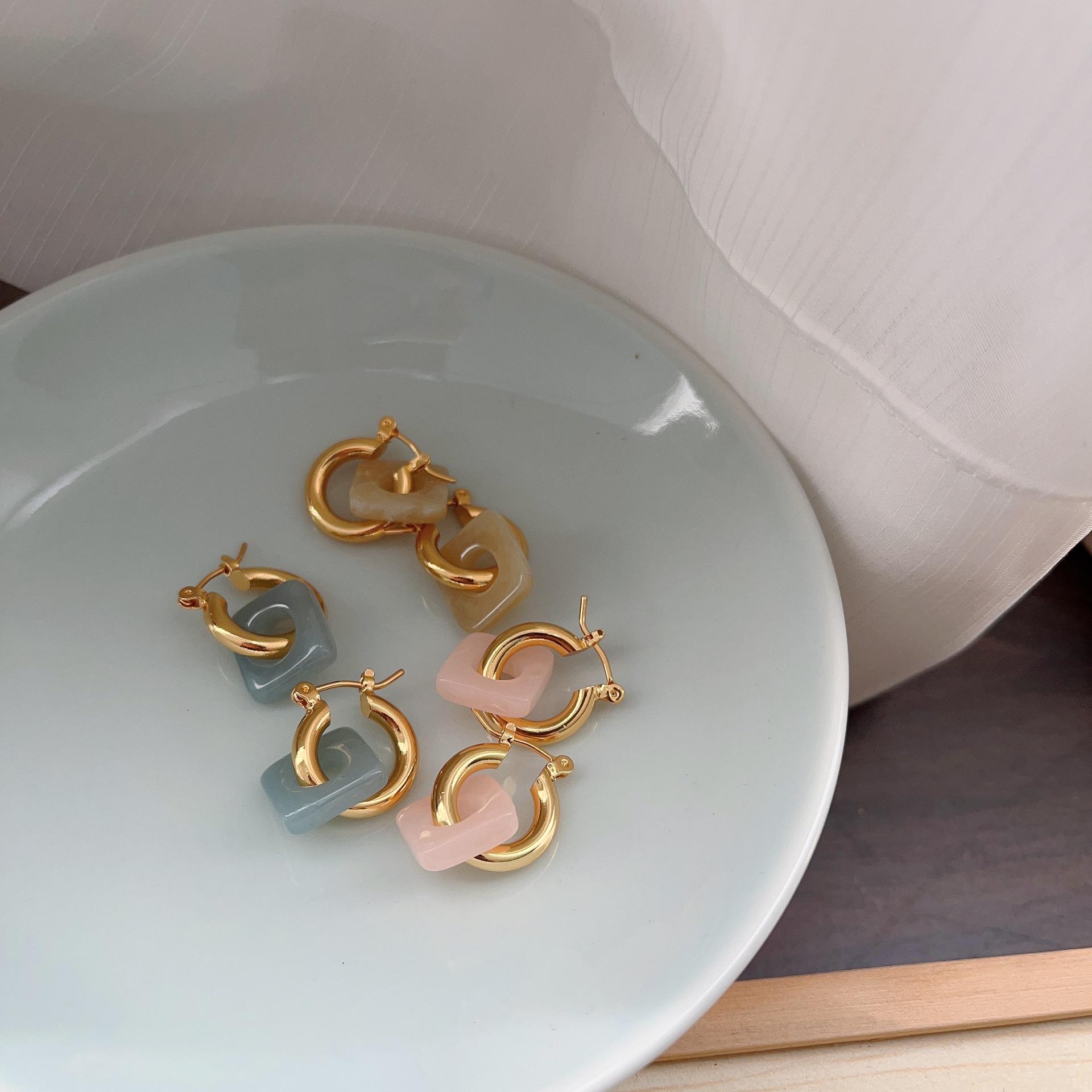 

Caramel Cheese! Premium Sense Plated 22K Real Gold Geometric Design Sense Hollow Acrylic Stud Earrings Women S Earrings Ears