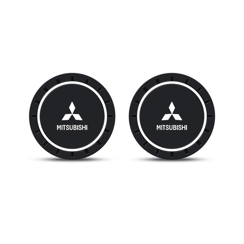 2 Stück Auto-Becherhalter Wasserschlitz Rutschfestes Pad Emblem Für Mitsubishi Lancer 9 EX Outlander 3 ASX L200 Auto-Innenzubehör