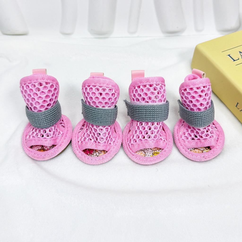 Sapatos para cães de estimação para o verão, sapatos de malha respirável com sola macia e alças, protetores de pata anti-queda, antiderrapantes e anti-sujidade para cachorros saírem