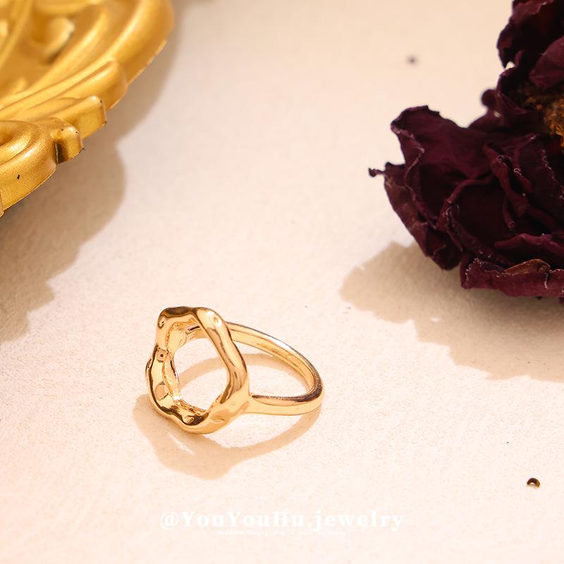 European-American Retro Floral Pleated Ring - Versatile & Irregular Design