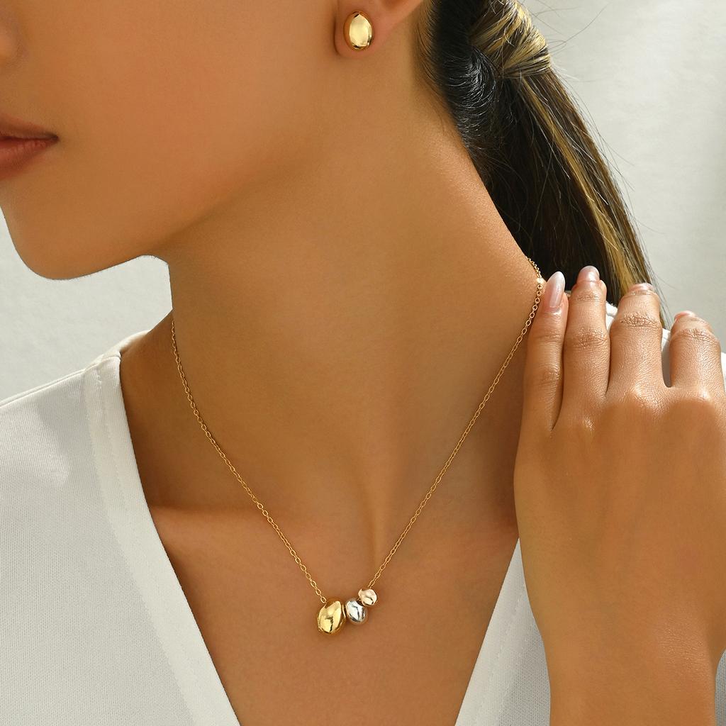 2025 new style geometric stud earrings necklace set female personality 18k gold design collarbone chain versatile earrings