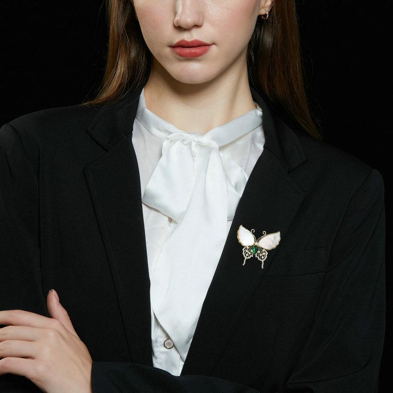 Women's Light Luxury Design Inlaid With Zircon Butterfly Brooch Fashionable And Versatile Niche Design Sense Brooch