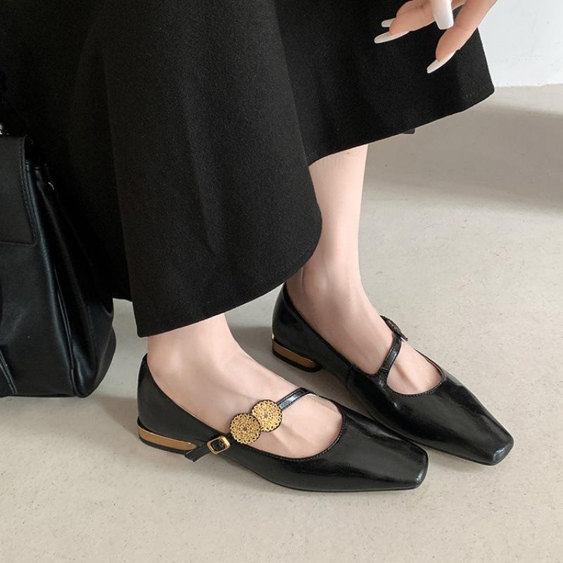 

Four seasons wear square head leather single shoes women s low heel comfortable sheepskin women s shoes square heel large size non-slip new sma 40 чорний