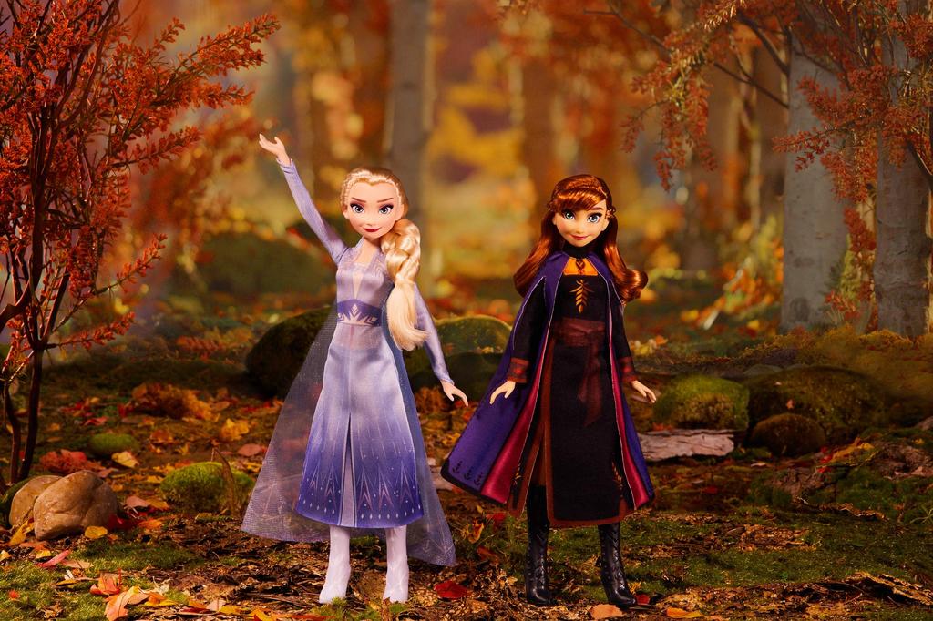 Disney Frozen 2 Forest Expedition Fashion Doll Playset with and Honey Melen Limited Edition Anna, Elsa, Ryder, -