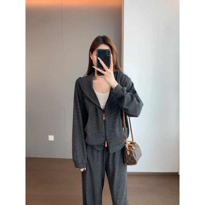 

Женский расслабленный полосатый худи и комплект брюк с широкими штанинами с высокой посадкой - Осень 2025 L