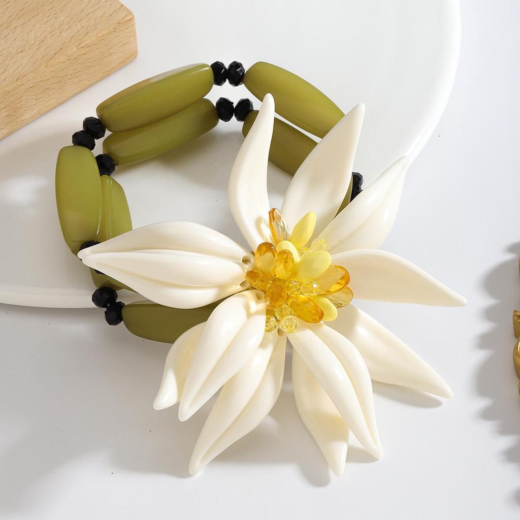European & American White Flower Stud Earrings & Double-Layered Necklace Choker Set