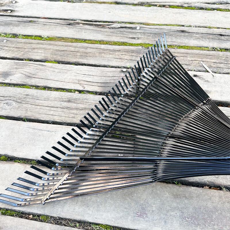 Hungry Wolf Garden Leaf and Grass Rake