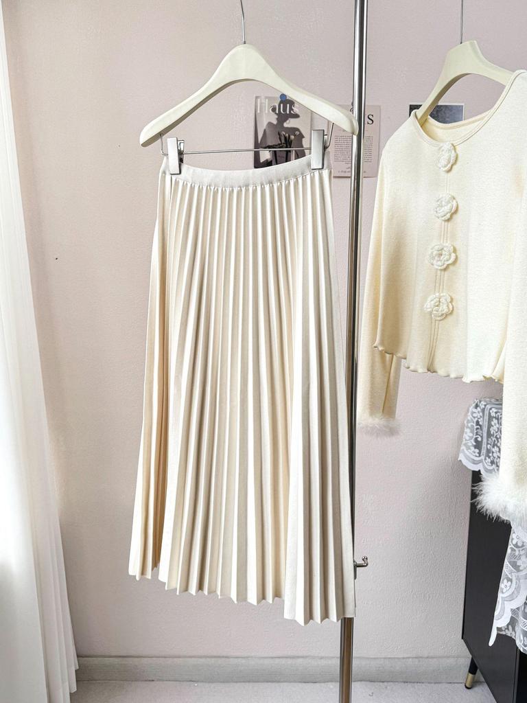 Korean Style Pleated A-Line Skirt for Women, High Waist, Slimming, Plus Size, Medium Long, Apricot - Autumn/Winter.