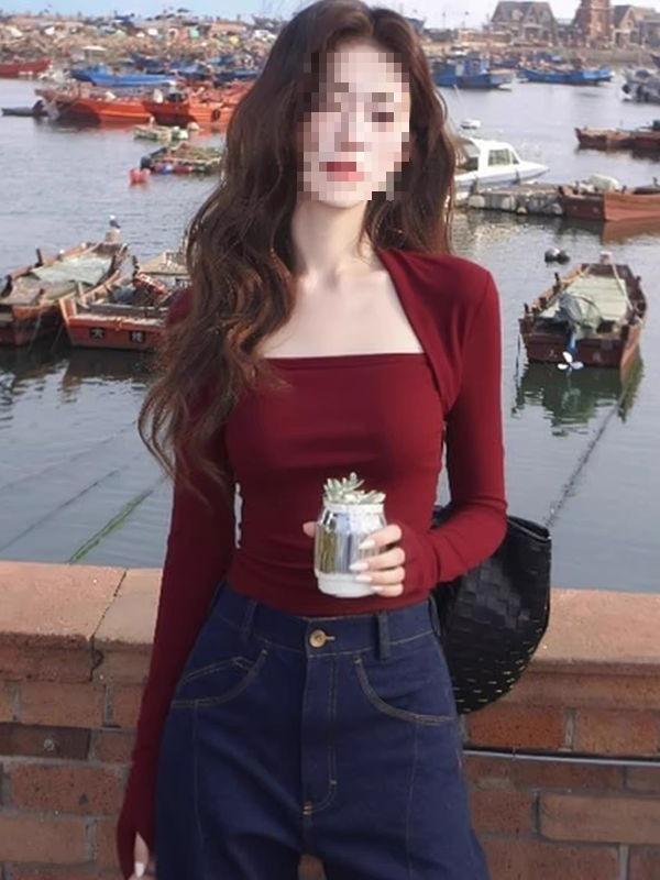 Versatile French Red Square Neck Slim Fit Long Sleeve Top for Early Autumn