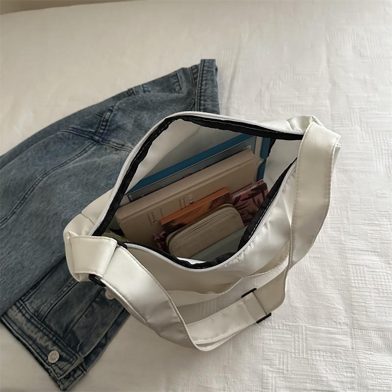 New casual messenger canvas bag, simple large-capacity shoulder bag, niche design sense, daily commuter bag