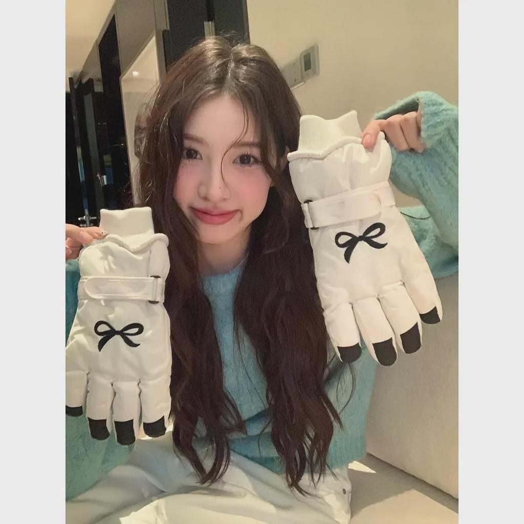 "Windproof Velvet Ski Gloves: Cute, Thickened, Waterproof, Cold-Resistant Outdoor Cycling Gloves"