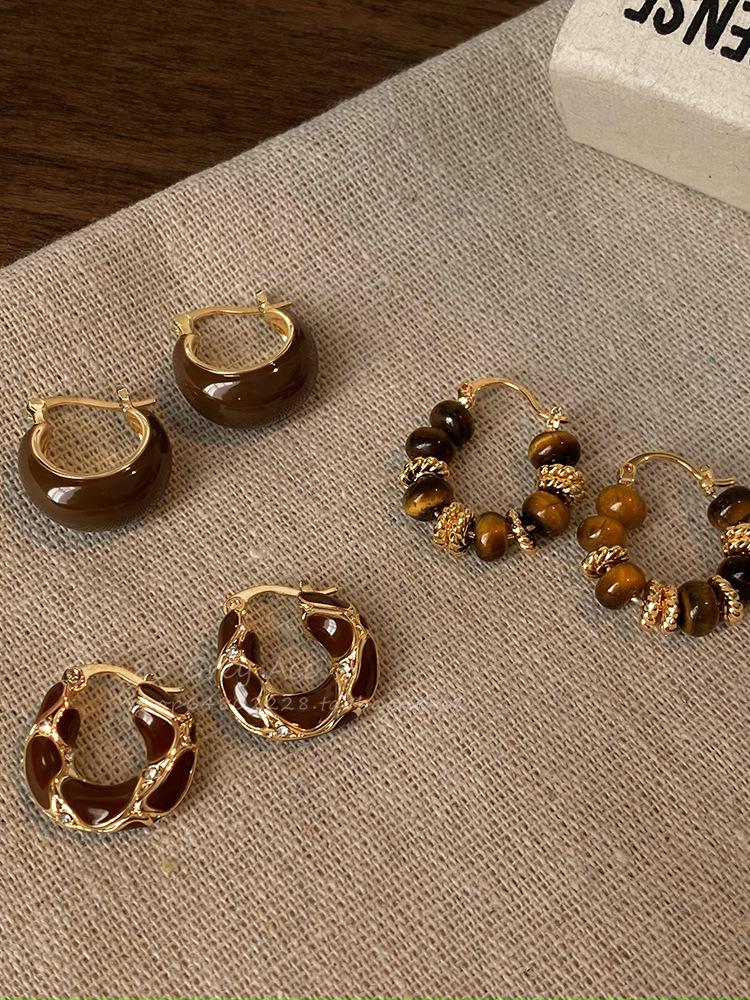 Maillard Retro Ear Cuffs: 2025 Niche Style Women's Stud Earrings with High-End Temperament Design