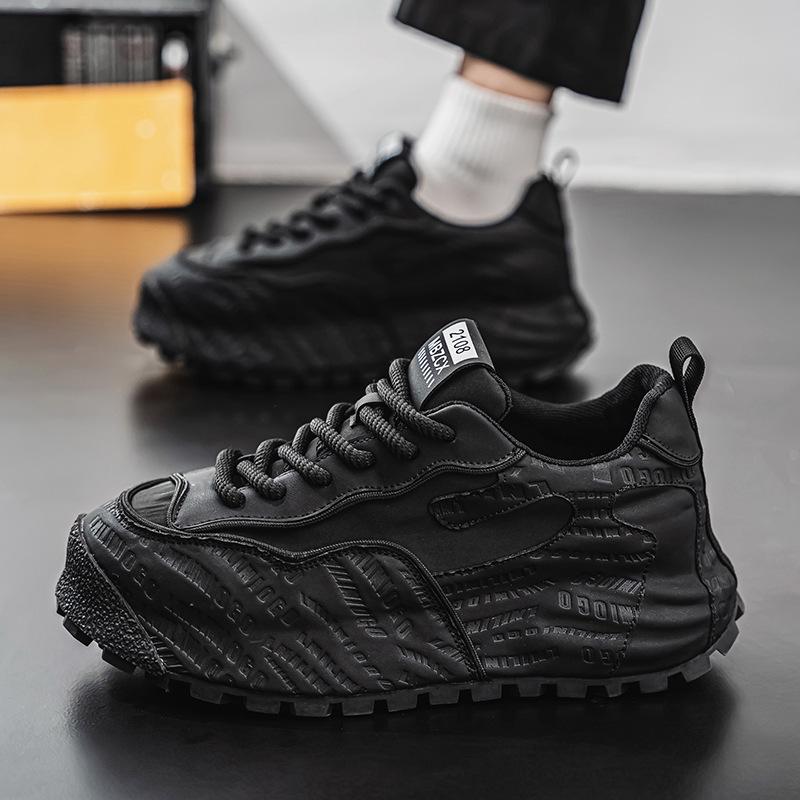 

2025 Spring European Men s Leather Embossed Dad Shoes: Super Soft, Thick Sole, Trendy. 39 чёрный