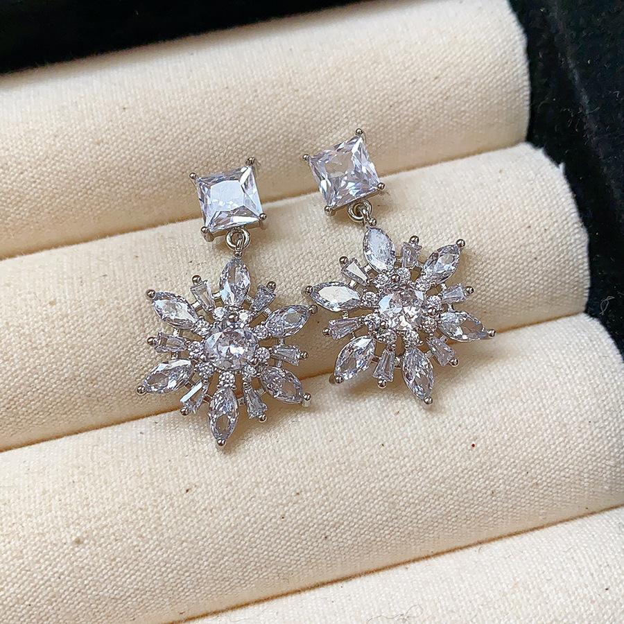 Cold wind super flash zircon snowflake fireworks stud earrings temperament versatile earrings earrings