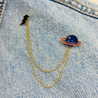 Nový smaltovaný kolík Planet s kovovým konektorem Lightning Chain Dárek k narozeninám 1 kus