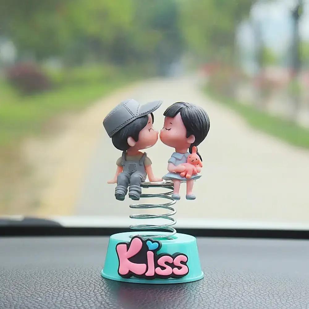 Bonito desenho animado casal primavera balançando a cabeça painel do carro boneca ornamento decoração interior do carro acessórios para presente
