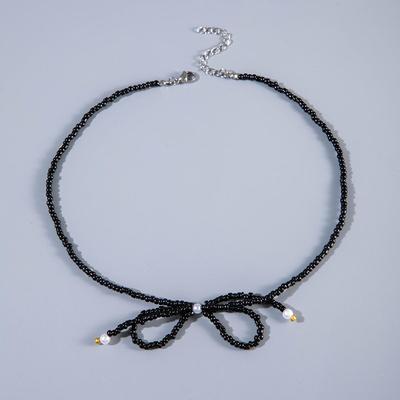 Kadın Takıları için Basit ve Zarif Siyah Pirinç Boncuklu Fiyonk Kolye, Sanatsal Retro Kelebek İmitasyon İnci Sevgililer Günü Kolyesi