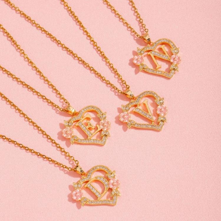 Zierliches Messing Initialen-Halskette Mit Floralem Herz-Ausschnitt Design Verstellbare Kette Leichter Romantik Schmuck