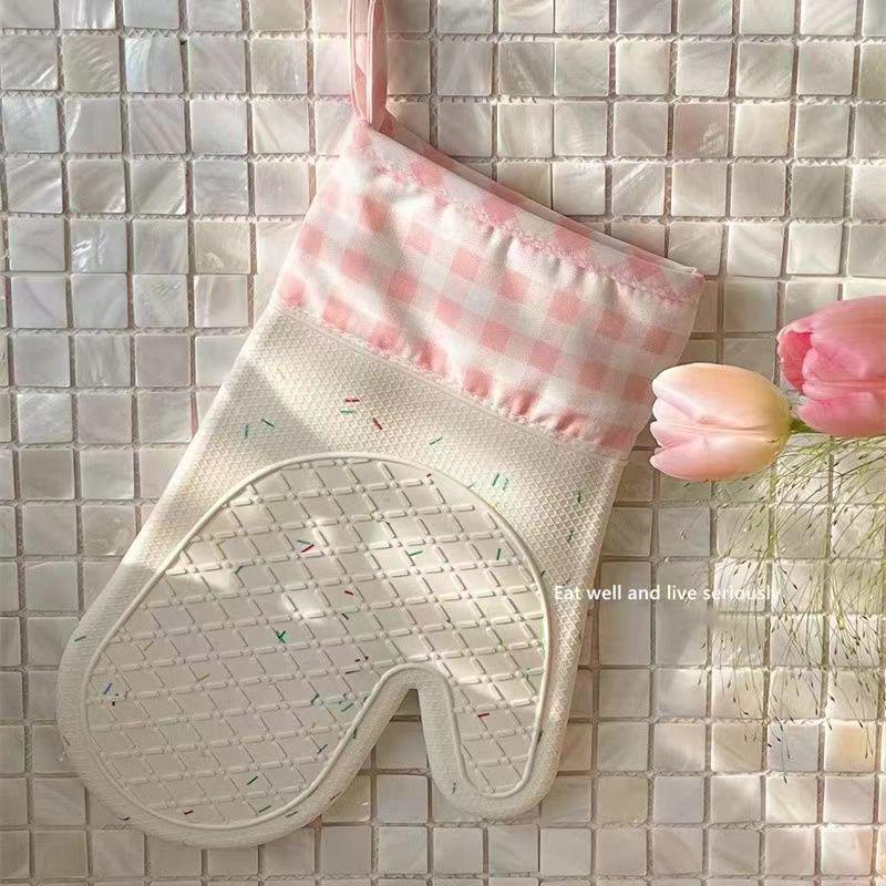 Pogrubione Różowe Kraciaste Rękawice Silikonowe Odporne na Oparzenia - Antypoślizgowe, Odporne na Wysoką Temperaturę do Pieczenia i Użytku w Kuchence Mikrofalowej