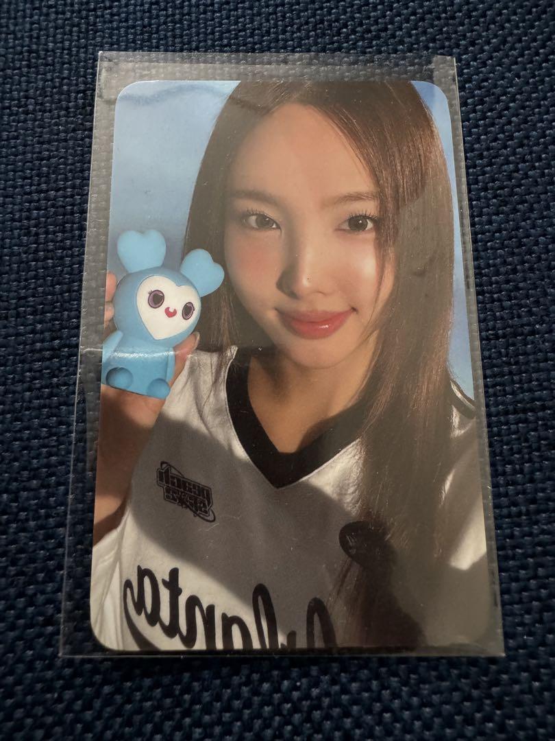 

[USED] TWICE Pop-up HOME 9ROUND Acrylic Stand Trading Card Nayeon