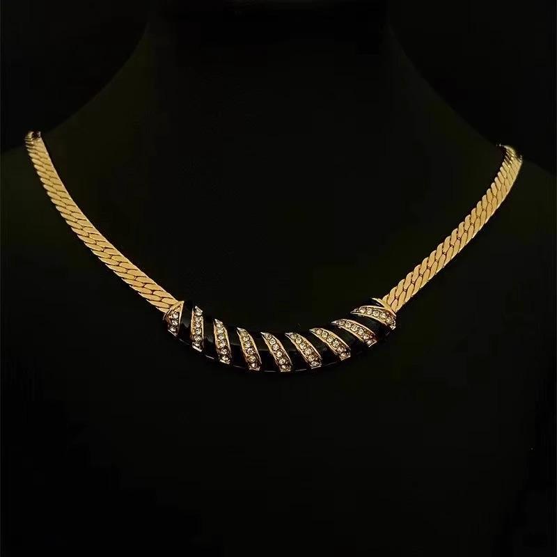 Vintage High-End Zircon-Inlaid Geometric Snake Bone Choker Necklace