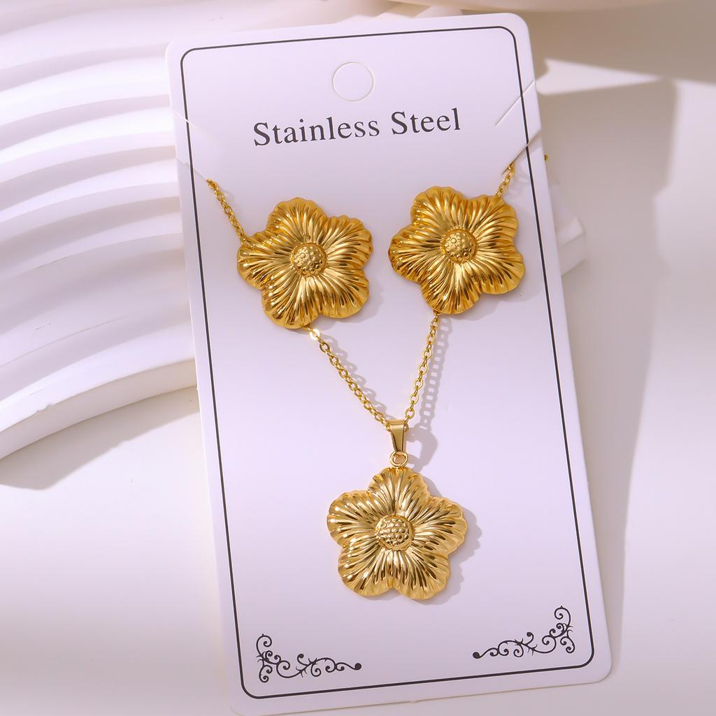 Personalized European and American Fashion Stainless Steel Stud Earrings Necklace Titanium Steel Non-fading Jewelry Set