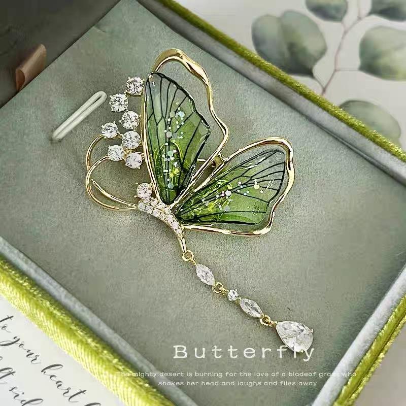 Exquisite Green Crystal Butterfly Brooch for Women Metal Lapel Pins Suit Sweater Badges Jewelry Accessories Gift