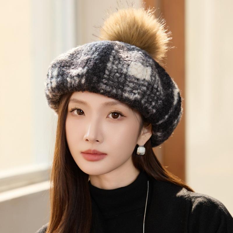 New Autumn and Winter Women's Retro Plaid Beret Painter Hat Warm Women's Winter Knitted Wool Hat Outdoor Travel Windproof Hat