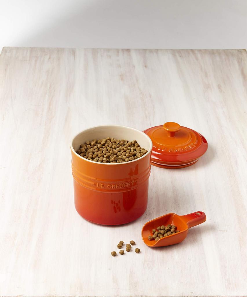 Le Creuset Pet Food Container (with Scoop) for Dogs and Cats, Cherry Red [Official Product in Japan]