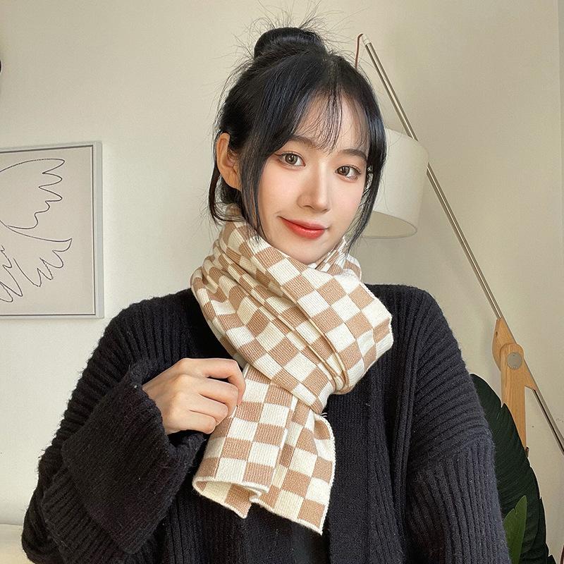 New Internet celebrity checkerboard knitted scarf women's autumn and winter Korean version versatile black and white plaid student scarf