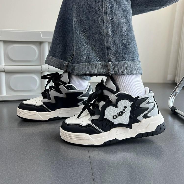 

Дофаминовые туфли женские новые студенческие повседневные универсальные на платформе нишевые низкие кеды спортивная обувь 40 чёрный