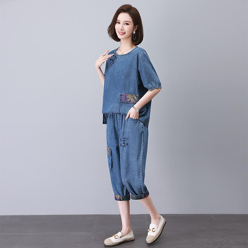 Mámin letní džínový set: Top s krátkým rukávem a kulatým výstřihem & Sedmibodové kalhoty pro ženy středního a staršího věku