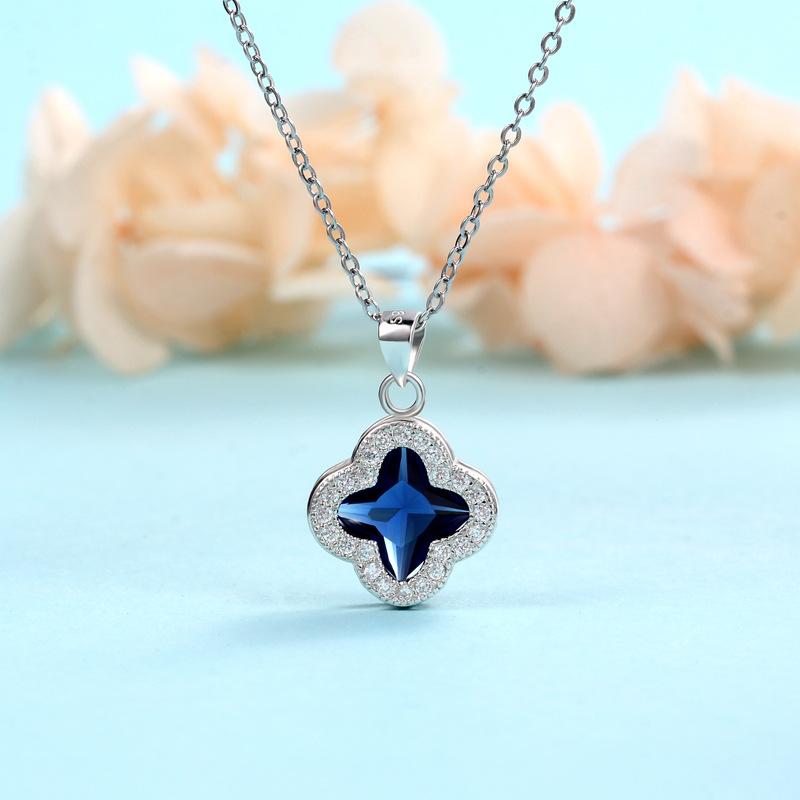 

Подвеска с четырьмя листами клевера с бриллиантами, синий кристалл, модный свет, роскошь, нишевый дизайн, универсальный темперамент, ожерелье для женщин