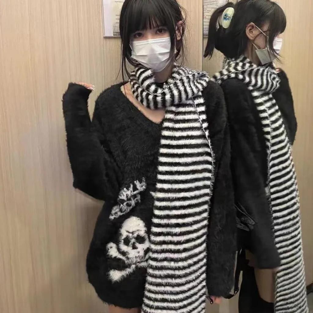 Gotický svetr s lebkami Grungeová temná estetika Pletený pulovr s výstřihem do V Harajuku Volný Mohérový pulovr Emo Alt Pletené oblečení Y2k