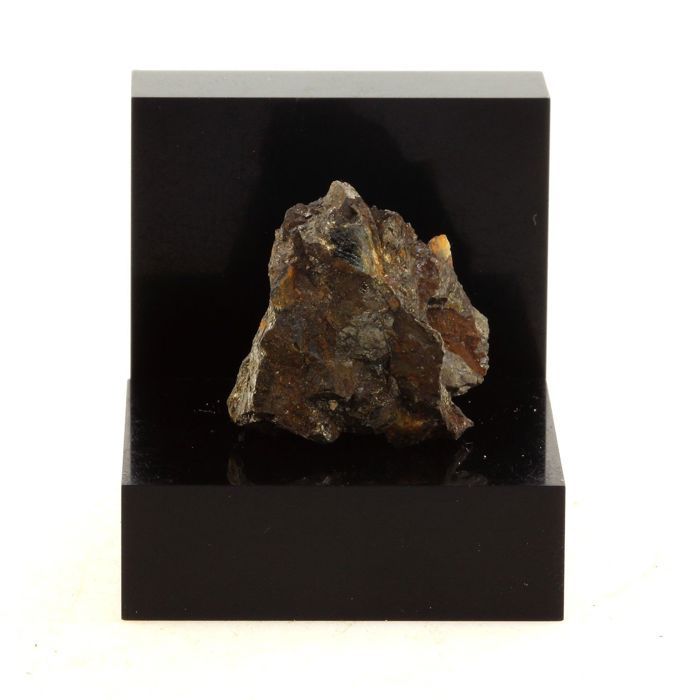 Pierres et Minéraux. Löllingite. 28.2 ct. Montauban, Québec, Canada.