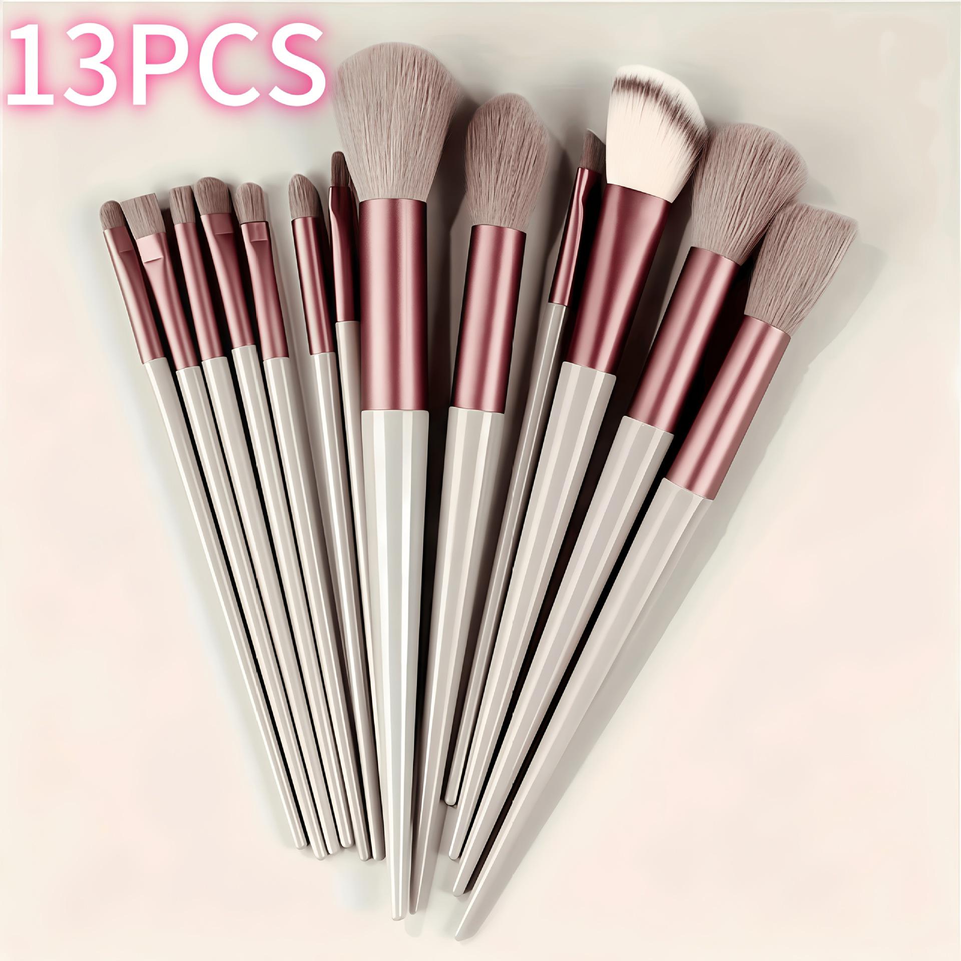 

Портативний набір з 13 косметичних пензлів - Включає пензлі для рум ян та тіней