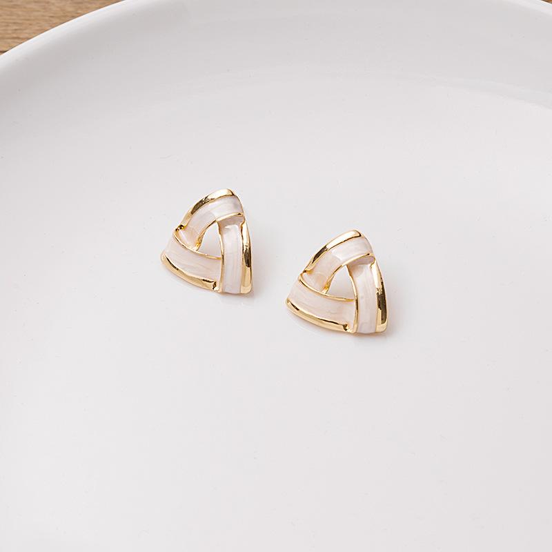Fashion Twisted Woven Triangle Stud Earrings for Women Temperament White Enamel Oil Metal Golden Earrings Jewelry Pendientes