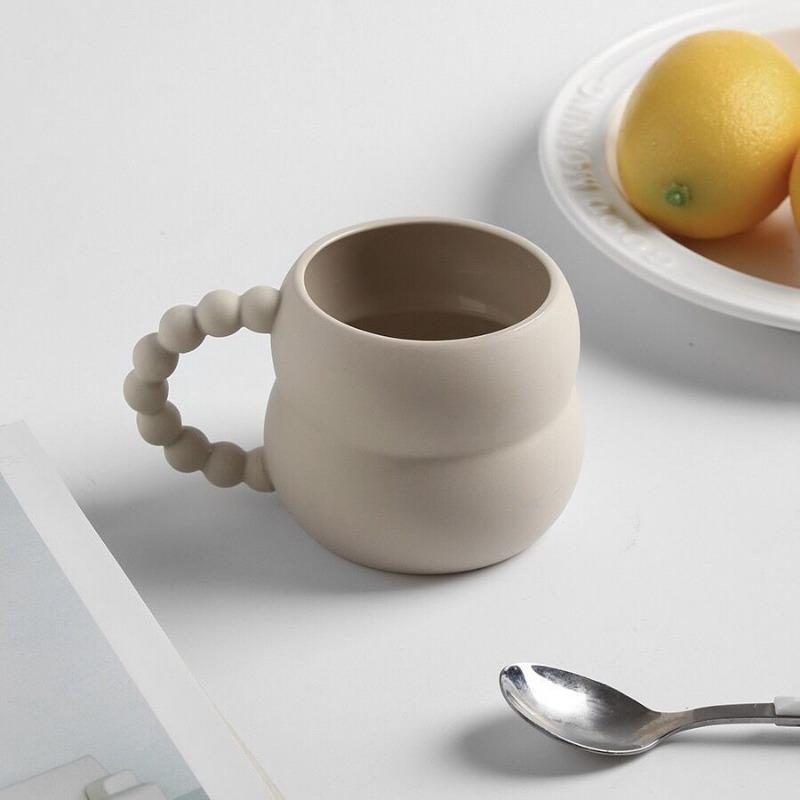 Cana Europeană din Ceramică Mâner Perlat Fin Ceașcă de Cafea 270ml Ceșcuță Europeană de Ceai cu Floare de Camelie pentru După-amiază, Cană pentru Lapte pentru Mic Dejun cu Fulgi de Ovăz