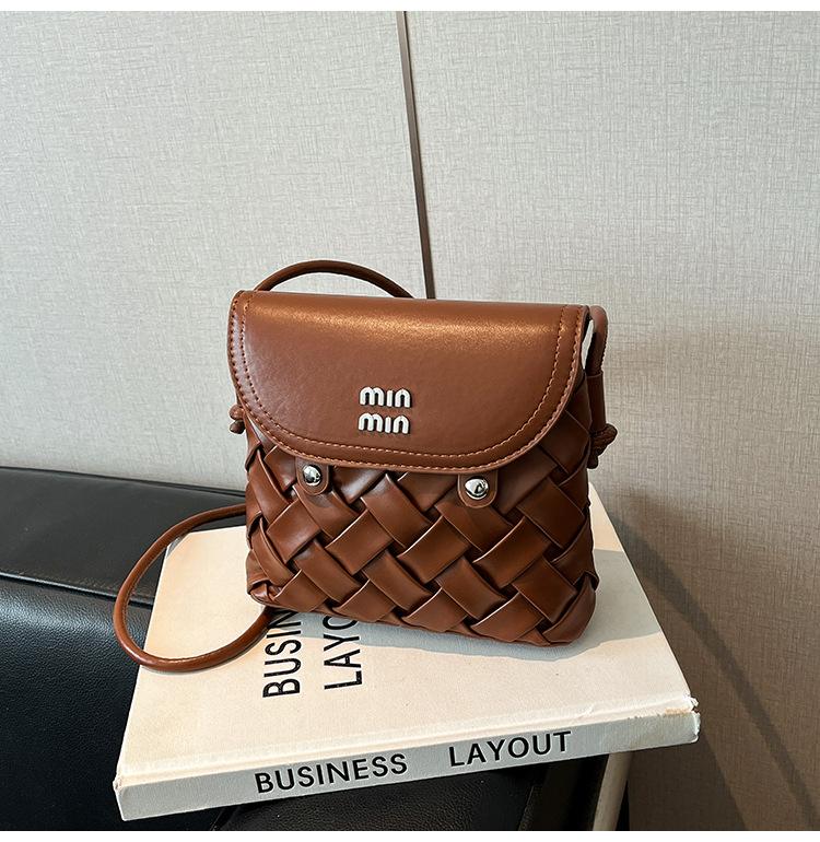 

Niche design woven bag women s 2025 new fashion retro small square bag popular super fire shoulder messenger bag tide коричневый