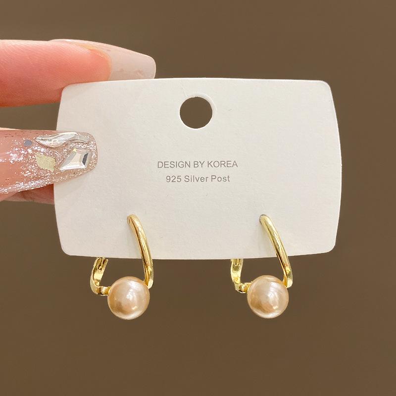 Irregular champagne pearl ear buckle women s light luxury niche temperament Maillard color earrings popular personalized earrings
