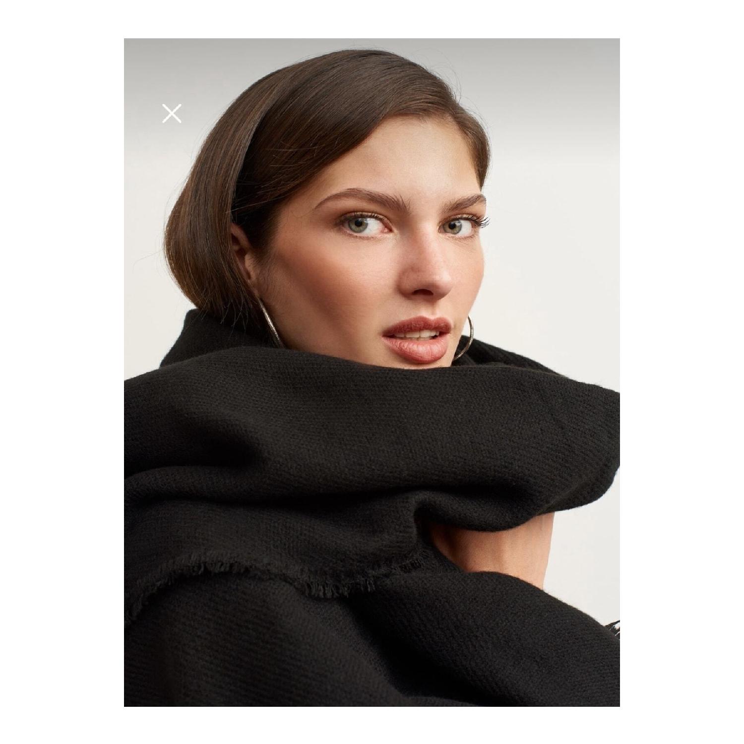 

Простой черный толстый шарф чёрный