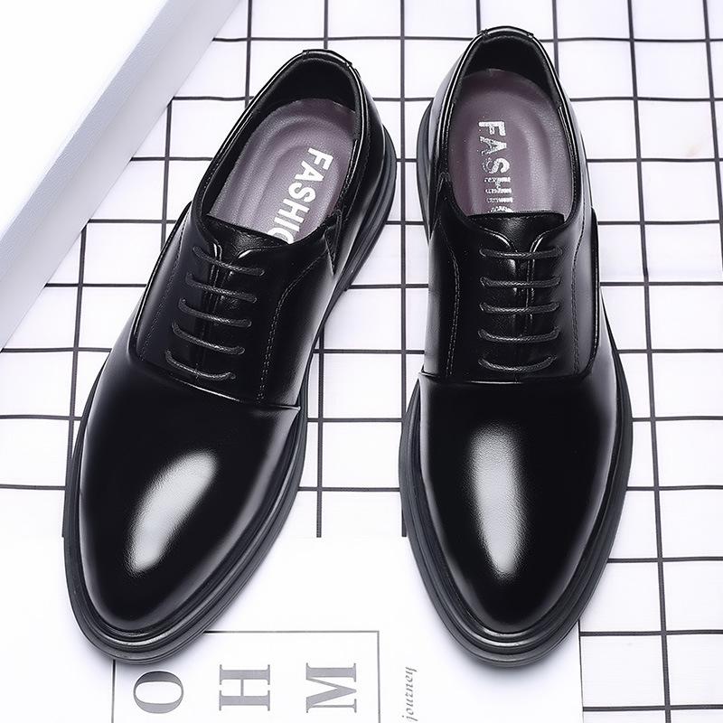 Nové pánské kožené boty Brogue Business Casual Britské formální kožené boty Korejské svatební boty Pánské prodyšné