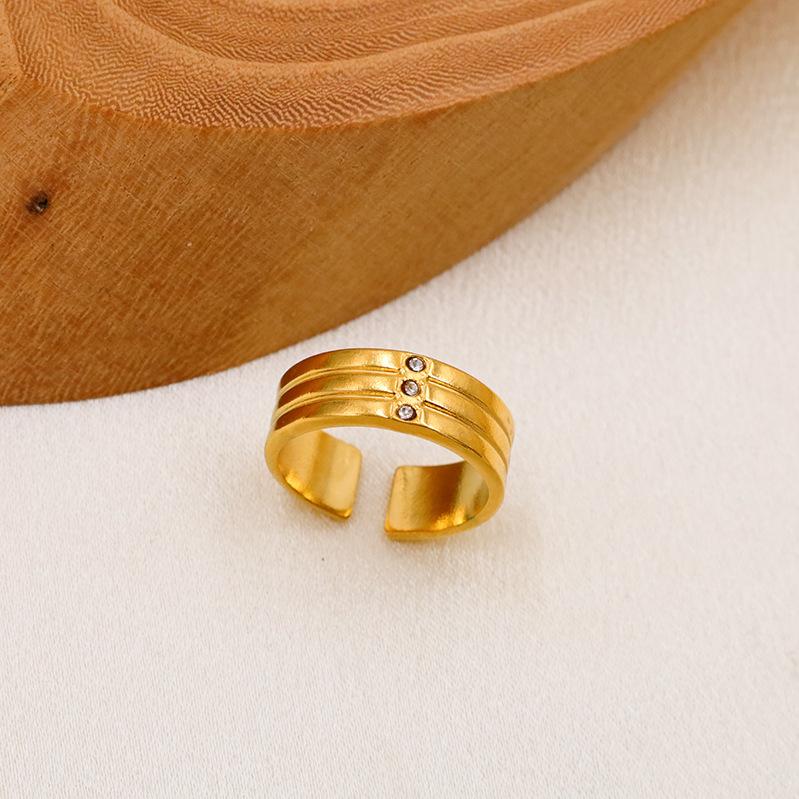 Simple And Fashionable Three-Curved Three-Diamond Ring, Personalized And Non-Fading High-Quality Titanium Steel Gold Ring