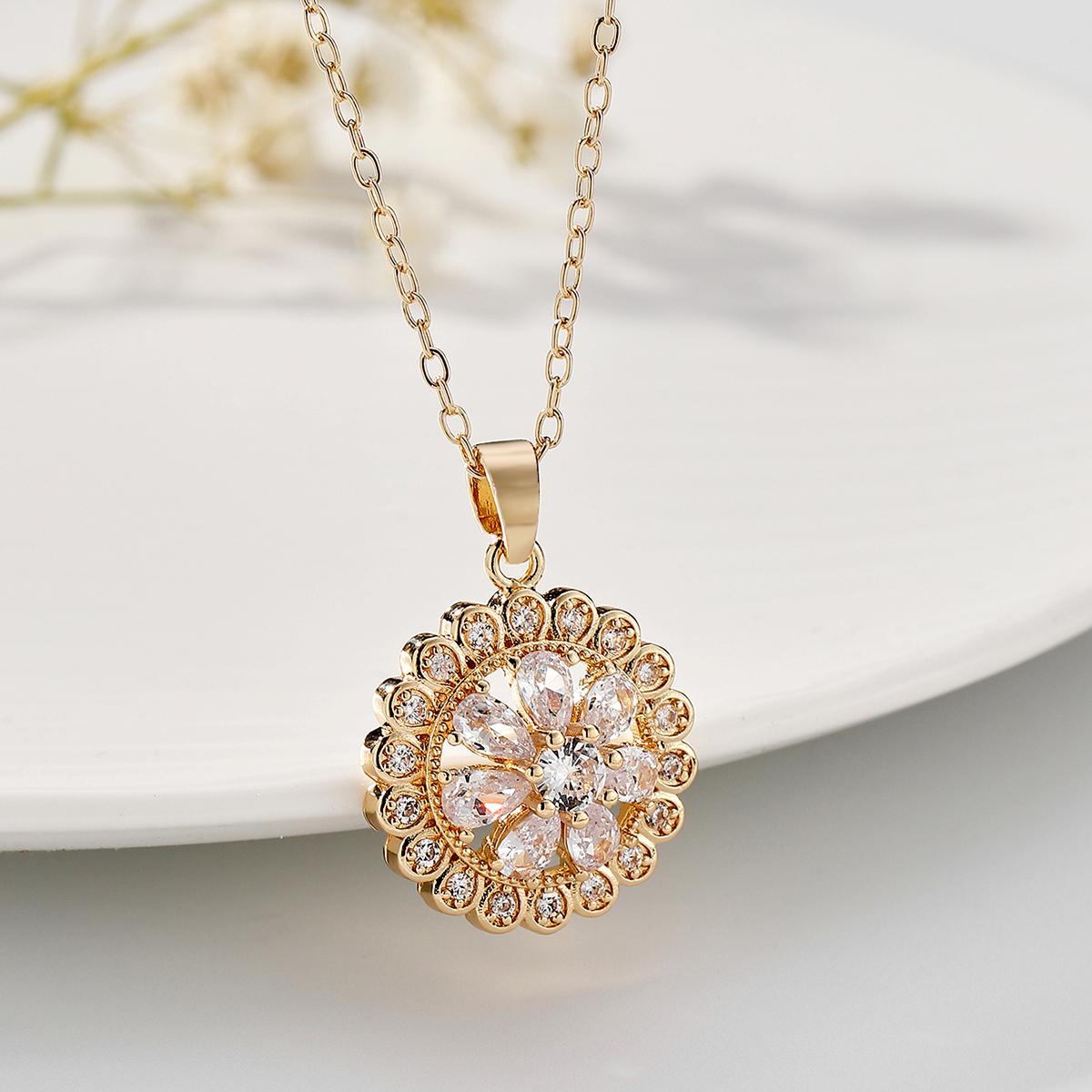 Necklace Womens Round Zircon Pendant Custom Fashion Rotating Pendant Design Necklace Chrysanthemum-shaped pendant серебряный