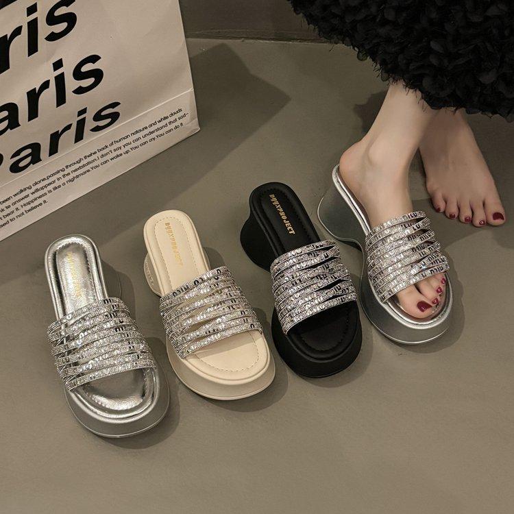 Thick-soled heightened sequins, high-heeled cool slippers for women's summer wear 2025 new models with skirts, not tired feet, beach one-word drag