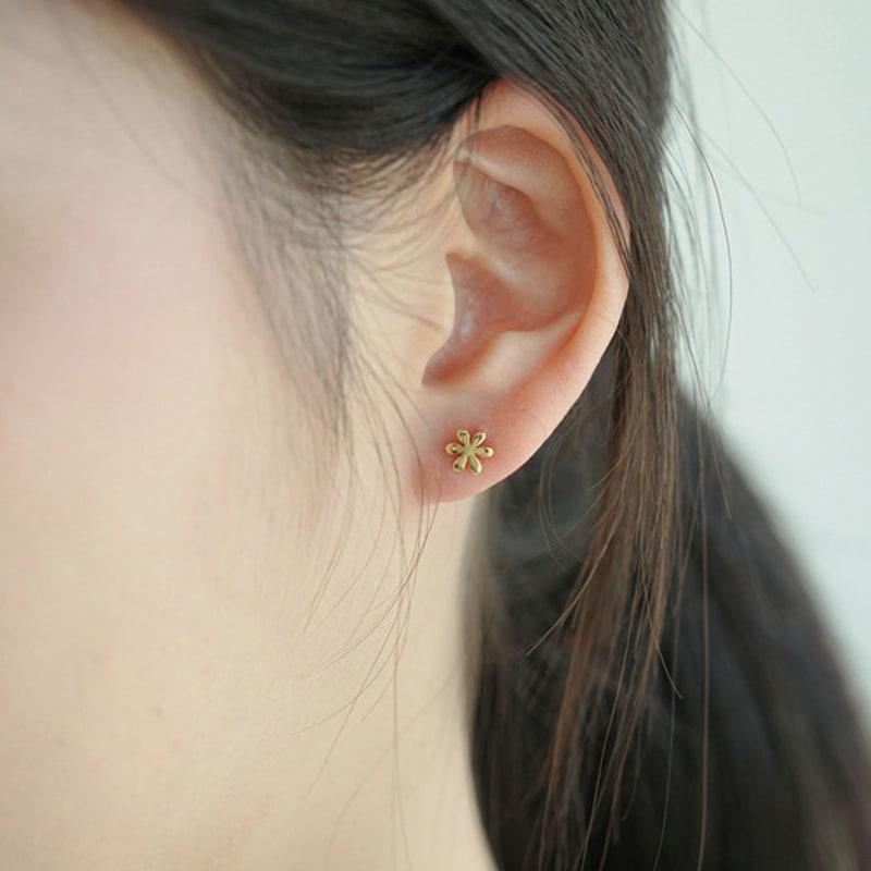 modernlike 14k gold-filled silver daisy flower earrings