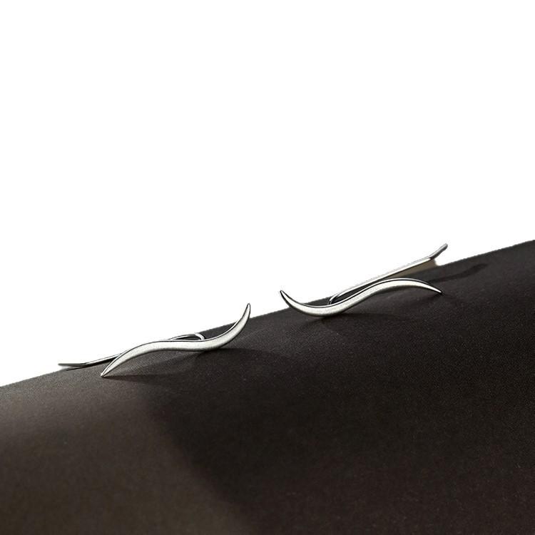 Geometric Line Wave-shaped Stud Earrings for Women, Featuring Minimalist Style, Elegant and Luxurious Look, High-end and Fashionable Ear Accessories.